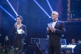 Moderátory večera je opět dvojice česko-slovenská, aneb slovensko-česká: Lucia Hablovičová a Tomáš Hanák